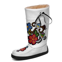 Load image into Gallery viewer, Floral Beadwork People Real Leather MocLux
